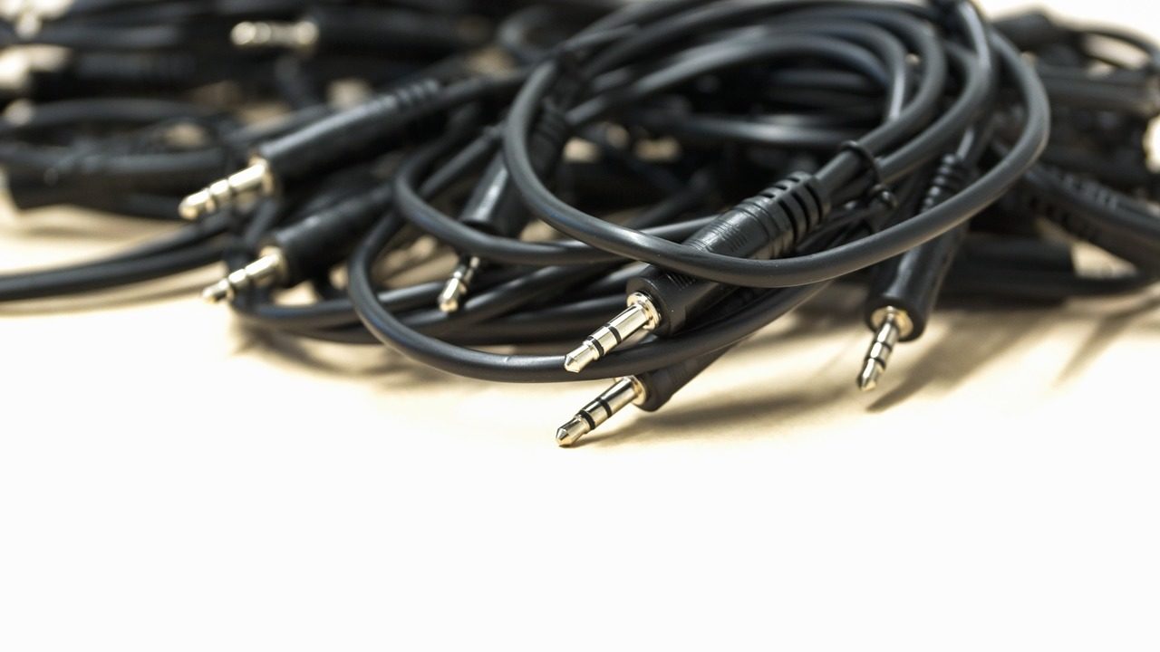 FYI, we won't jack your audio - AudioFetch Audio Over WiFi plug 672231 1280 e1473360629890 - AudioFetch Audio Over WiFi