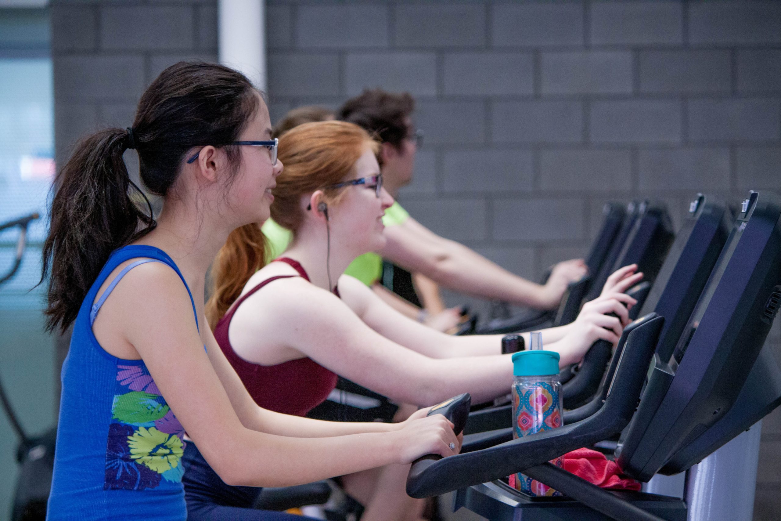 How Everyone Can Listen to TV at the Gym this Fall - AudioFetch Audio Over WiFi trust tru katsande 592917 unsplash scaled - AudioFetch Audio Over WiFi